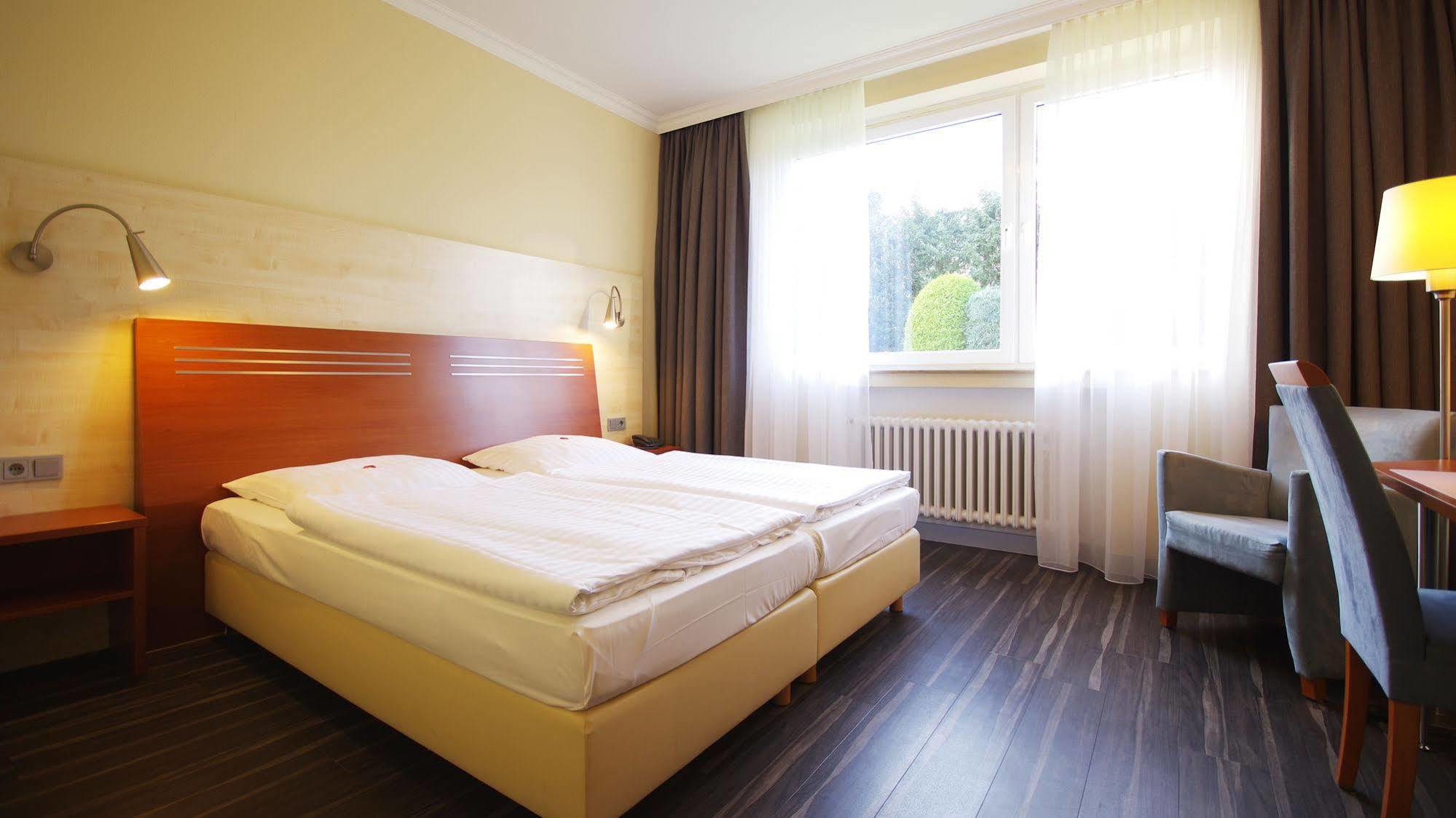 Garten-Hotel Ponick Cologne Extérieur photo
